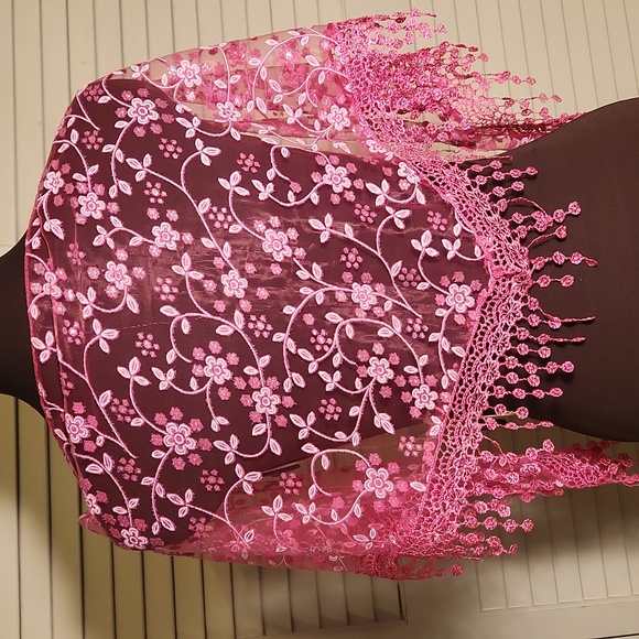 Elegant Lace Scarf - Sparkly Fuscia - Picture 3 of 4